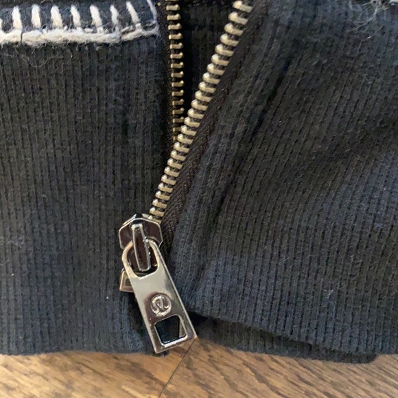 Lululemon sweater - Picture 5 of 7